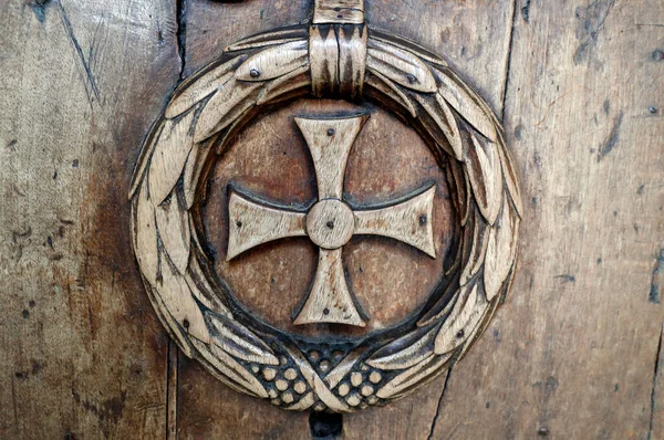 Saint-Jean Baptiste Kilisesi. Hıristiyan haçı. Megeve. Fransa.