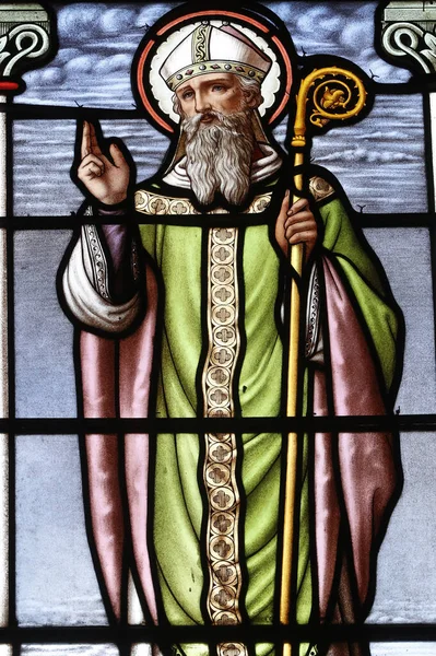 Notre Dame de Bellecombe Kilisesi. Lekeli cam pencere. - Bishop. Notre Dame de Bellecombe 'da. Fransa.