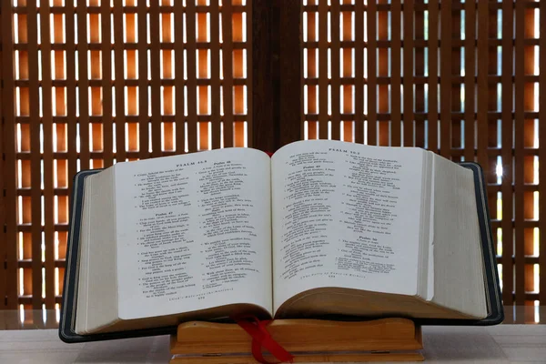 Wereldkerkenraad Wcc Oecumenisch Centrum Kerk Heilige Bijbel Altaar Psalmen Genève — Stockfoto