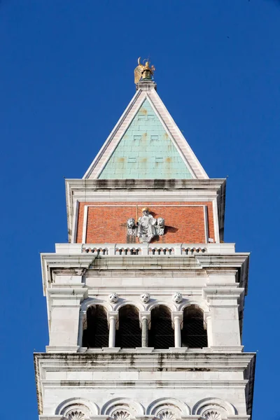 San Marco Meydanı 'ndaki Campanile. Venedik. İtalya. 