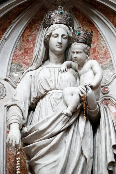 Virgin Mary Child Statue Venice Italy — стокове фото