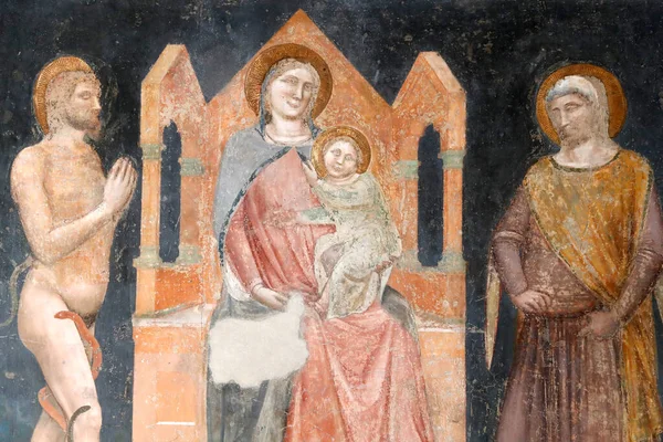 Santa Anastasia Bazilikası. Bakire ve çocuk. Duvar resmi. Verona. İtalya. 