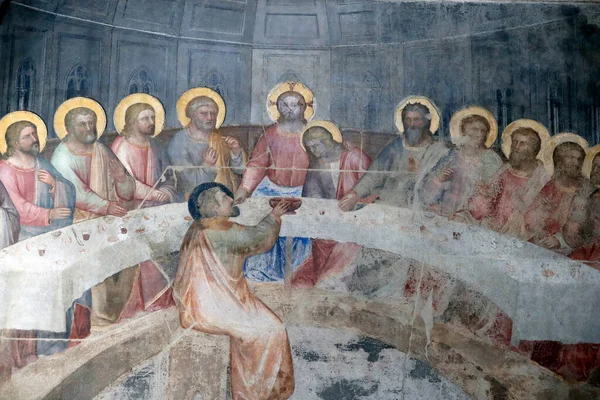 Padua Vaftizhanesi. 14. yüzyıldan kalma tavan freskleri, Giusto de Menabuoi 'den. Son akşam yemeği. İsa ve havariler. Padua. İtalya. 