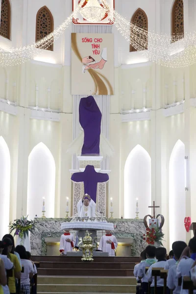 Gia Dinh Kilisesi. Kutsal hafta. Katolik ayini. Kutsal Perşembe. Ho Chi Minh Şehri. Vietnam. 