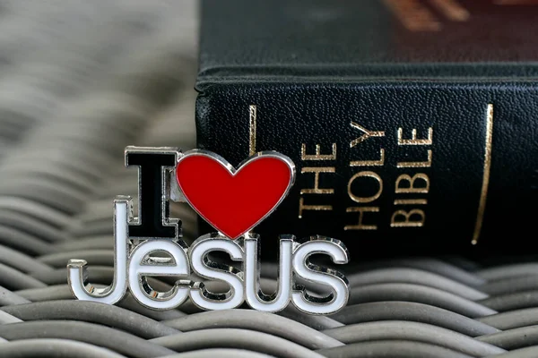 Ich Liebe Jesus Mit Der Heiligen Bibel — Stockfoto