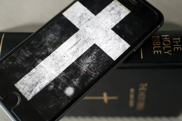 Livro Bíblia Aplicativo Bíblico Digital Smartphone — Fotografia de Stock
