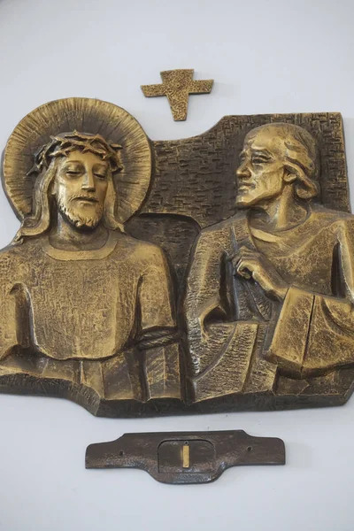 Haçın yolu. İstasyon 1. Pilatus İsa 'yı ölüme mahkum ediyor. Bien Hoa 'daki Dominik halkı. Vietnam. 