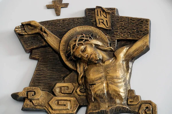 Haçın yolu. İstasyon 12. İsa çarmıhta ölür. Bien Hoa 'daki Dominik halkı. Vietnam. 