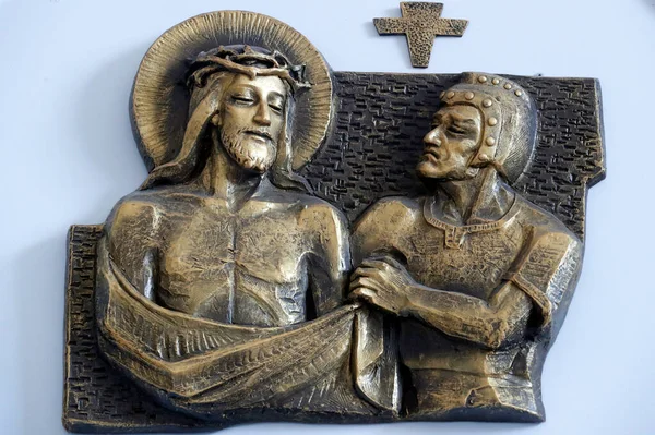 Haçın yolu. İstasyon 10. İsa 'nın giysileri çıkarıldı. Bien Hoa 'daki Dominik halkı. Vietnam. 