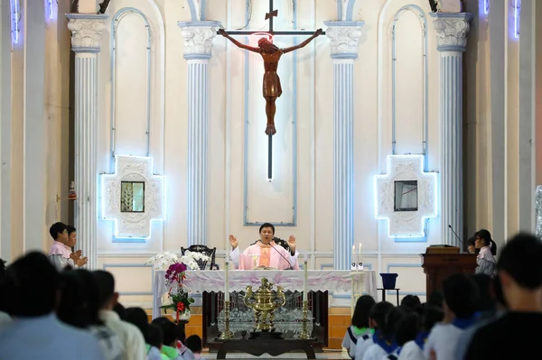 Vasárnap Reggeli Mise Egy Katolikus Templomban Eucharisztia Minh Város Vietnam — Stock Fotó