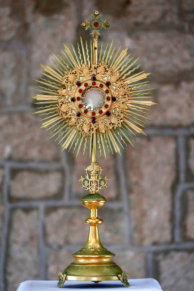 Bai Dau Kilisesi. Kutsal Ayin. Dinsel hayranlık..