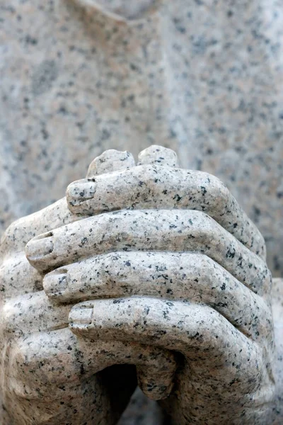 Phuc Son 'un Kutsal Meryem Ana Manastırı. İsa Gethsemani 'de dua ediyor. Heykel. Ba Ria. Vietnam. 