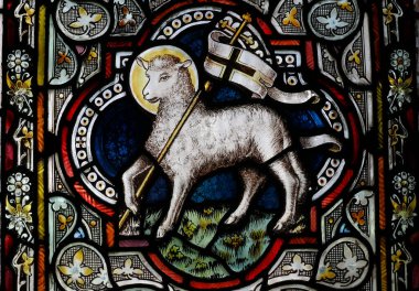 Protestan kilisesi. Lekeli cam pencere. Tanrı 'nın Kuzusu. Agnus Dei. Chamonix. Fransa. 