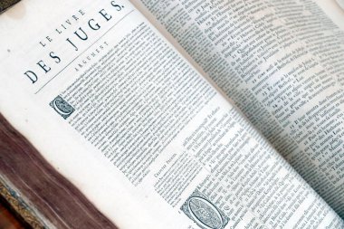 Eski Fransızca İncil, 1669. Eski Ahit. Tarihi bir kitap. Yargıçlar. 