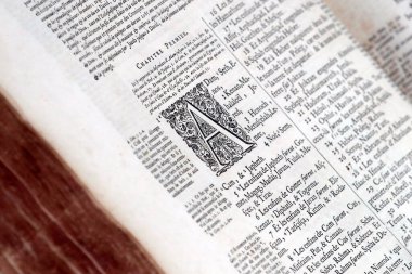 Eski Fransızca İncil, 1669. Eski Ahit. Tarihi bir kitap. Günlükler. 