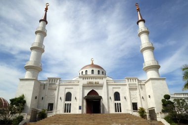 Al-Serkal Camii. İki minareli ana giriş. Phnom Penh. Kamboçya. 