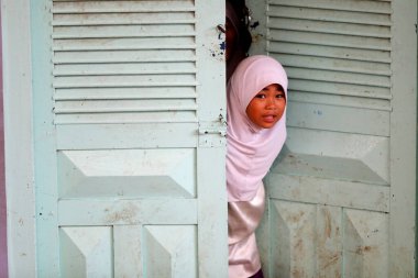 Nurunnaim Camii. İslam okulundaki Müslüman kız. Portre. Phnom Penh. Kamboçya. 