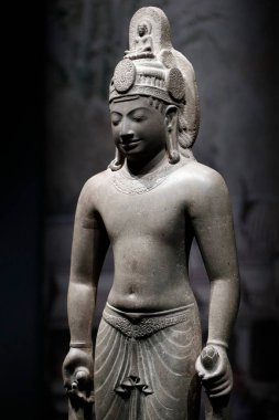 Asya Medeniyetler Müzesi. Angkor. Kamboçya 'nın kutsal şehrini keşfediyorum. Bodhisattva Avalokitehvara. Mekong Deltası. 7. yüzyılın ortalarında ya da 8. yüzyılın başlarında. Kum taşı. Singapur. 