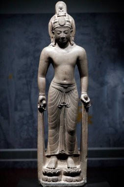 Asya Medeniyetler Müzesi. Angkor. Kamboçya 'nın kutsal şehrini keşfediyorum. Bodhisattva Avalokitehvara. Mekong Deltası. 7. yüzyılın ortalarında ya da 8. yüzyılın başlarında. Kum taşı. Singapur. 