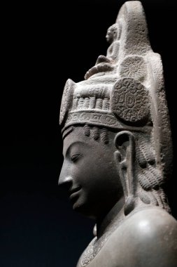 Asya Medeniyetler Müzesi. Angkor. Kamboçya 'nın kutsal şehrini keşfediyorum. Bodhisattva Avalokitehvara. Mekong Deltası. 7. yüzyılın ortalarında ya da 8. yüzyılın başlarında. Kum taşı. Singapur. 