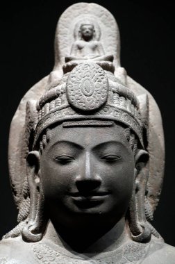 Asya Medeniyetler Müzesi. Angkor. Kamboçya 'nın kutsal şehrini keşfediyorum. Bodhisattva Avalokitehvara. Mekong Deltası. 7. yüzyılın ortalarında ya da 8. yüzyılın başlarında. Kum taşı. Singapur. 