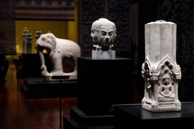 Asya Medeniyetler Müzesi. Angkor. Kamboçya 'nın kutsal şehrini keşfediyorum. Singapur. 