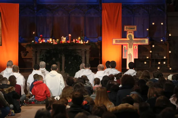 Базельский Собор Европейская Молодежная Встреча Тайзе Базеле Пилигримы Полуденной Молитвой — стоковое фото