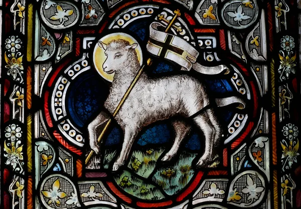 Protestan kilisesi. Lekeli cam pencere. Tanrı 'nın Kuzusu. Agnus Dei. Chamonix. Fransa. 