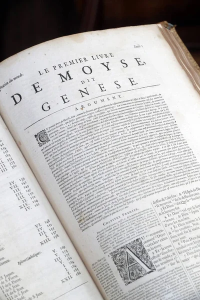 프랑스의 1669 모세의 성서와 성서가 그것이라 창세기 — 스톡 사진
