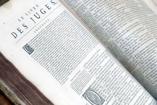 Eski Fransızca İncil, 1669. Eski Ahit. Tarihi bir kitap. Yargıçlar. 
