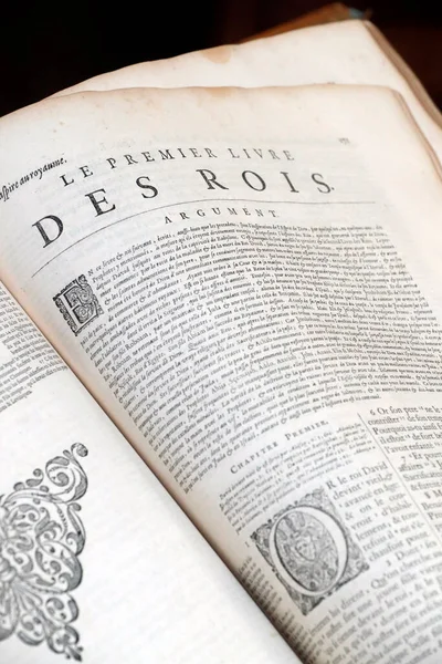 Eski Fransızca İncil, 1669. Eski Ahit. Tarihi bir kitap. Krallar. 