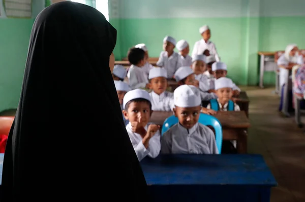 Mosquée Nurunnaim Enfants Musulmans Apprenant École Islamique Phnom Penh Cambodge — Photo