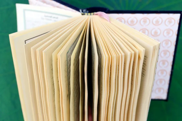 Lotus izninde Kuran 'ı aç. 