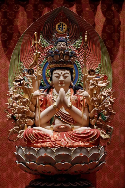 Buddha Tooth Relic Temple Chinatown Thousand Arm Avalokiteshvara Guardian Deity — ストック写真