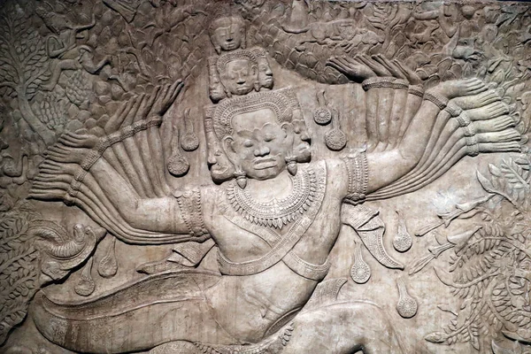 亚洲文明博物馆 探索柬埔寨的圣城 石膏铸造 拉瓦纳摇动着凯拉萨山 1890 91年 Sylvain Raffegeaud任务喷漆石膏 新加坡 — 图库照片