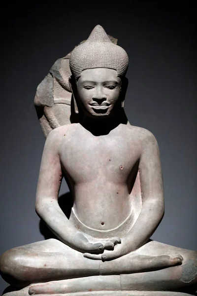 亚洲文明博物馆 探索柬埔寨的圣城 佛陀受到纳迦的保护柬埔寨 11世纪 新加坡 — 图库照片