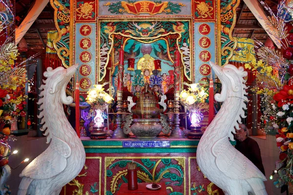 Mieu Ngu Hanh Buddhist Temple Main Altar Red Crowned Cranes — ストック写真