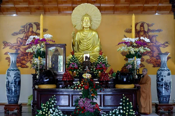 Temple Bouddhiste Truc Lam Autel Principal Avec Statue Bouddha Moine — Photo