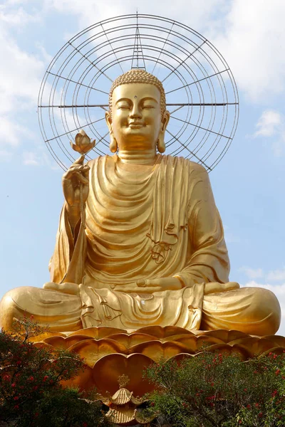 Буддийский Монастырь Ван Хань Дзен Далат Вьетнам — стоковое фото