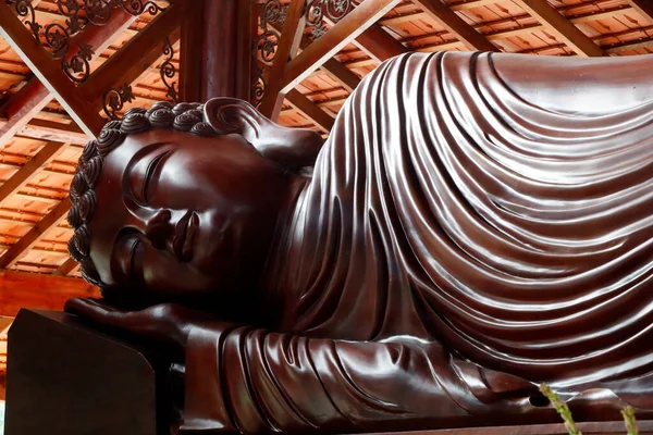 Pagoda Tinh Quang Estatua Buda Retroceso Después Años Enseñar Darma —  Fotos de Stock