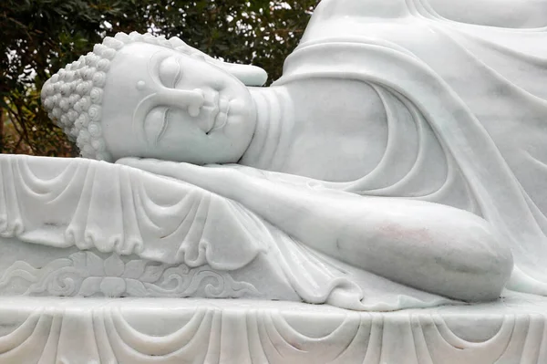 林庞南佛寺特鲁克 林庞南佛寺佛陀的生活 西达斯 高塔马 最后的涅盘 佛陀陷入沉思 越陷越深 然后他就去世了 — 图库照片