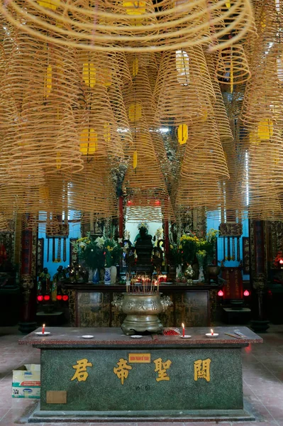 Taoist Ong Pagoda Incense Coils Hang Ceiling Can Tho Vietnam — Stok fotoğraf