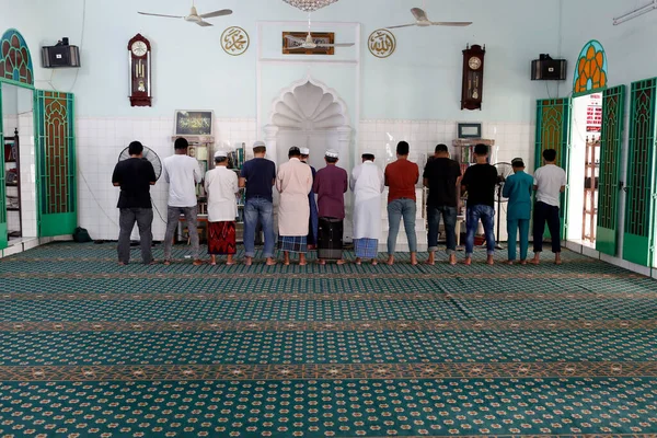 Saigon Central Mosque Muslims Praying Salat Chi Minh City Vietnam — Stok fotoğraf