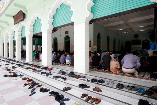 西贡中央清真寺 星期五的祷告是穆斯林每个星期五举行的聚会祷告 Salat 胡志明市越南 — 图库照片