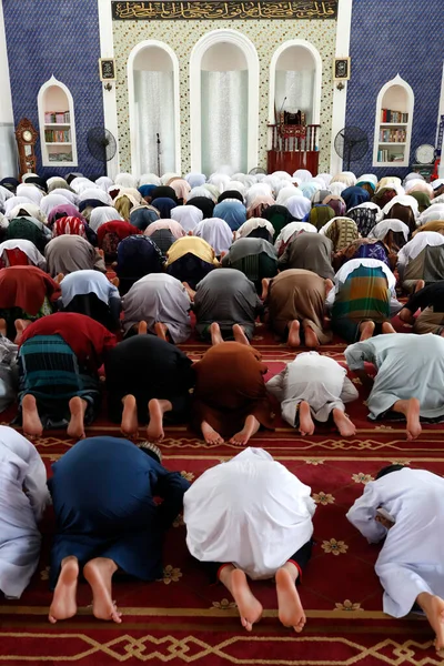 Mezquita Masjid Rohmah Hombres Oración Del Viernes Salat Chau Doc — Foto de Stock