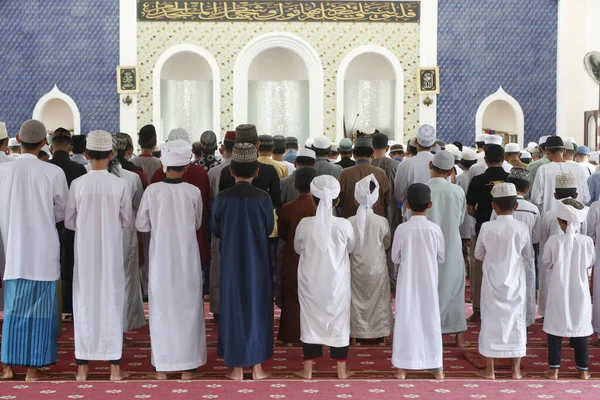 Moschea Masjid Rohmah Uomini Alla Preghiera Del Venerdì Salat Chau — Foto Stock