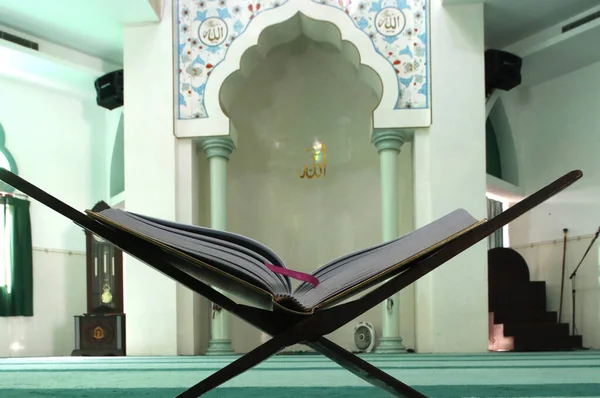 Open Quran Wood Stand Background Mihrab Chi Minh City Vietnam — 스톡 사진