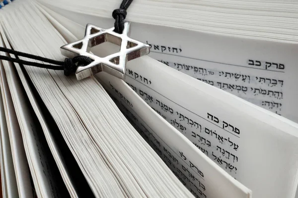 Tevrat Davut Yıldızı Yahudiliğin Iki Sembolü — Stok fotoğraf