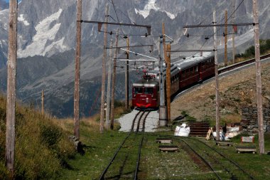 Fransız Alpleri. Mont Blanc Tramvayı (TMB) Fransa 'nın en yüksek demiryolu hattıdır. Saint-Gervais. Fransa. 