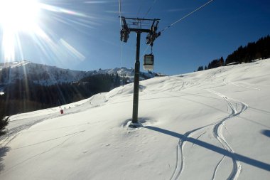 Fransız Alpleri. Mont-Blanc kalabalık. Kayak pisti. Aziz Gervais. Fransa.